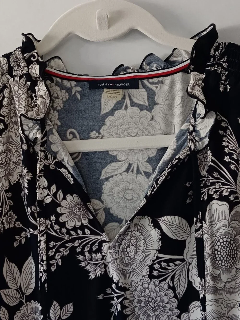 TOMMY HILFIGER Navy and White Floral Sleeveless Blouse Size L ($14) - Picture 2 of 12